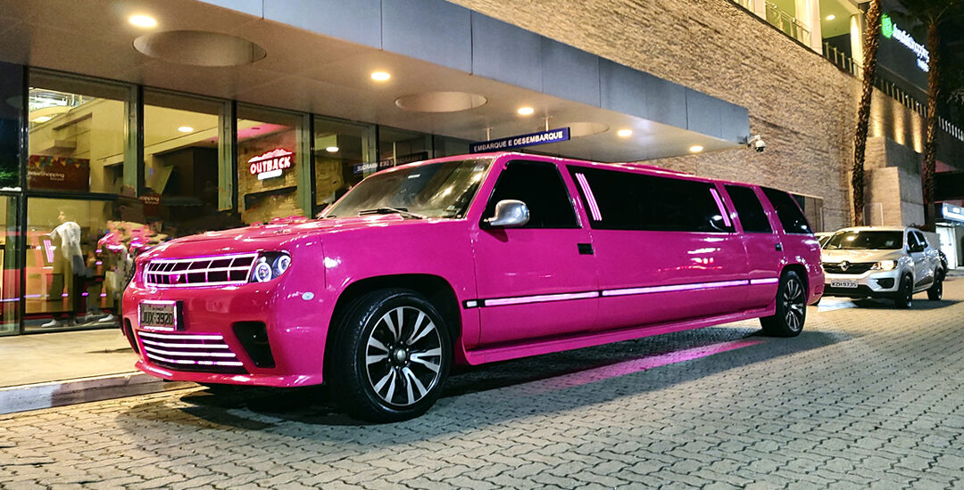 aluguel de limousine rosa